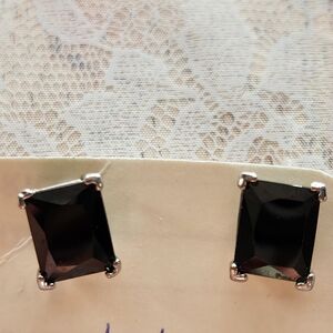 ELEGANT BLACK AND SILVER TONE STUD EARRINGS